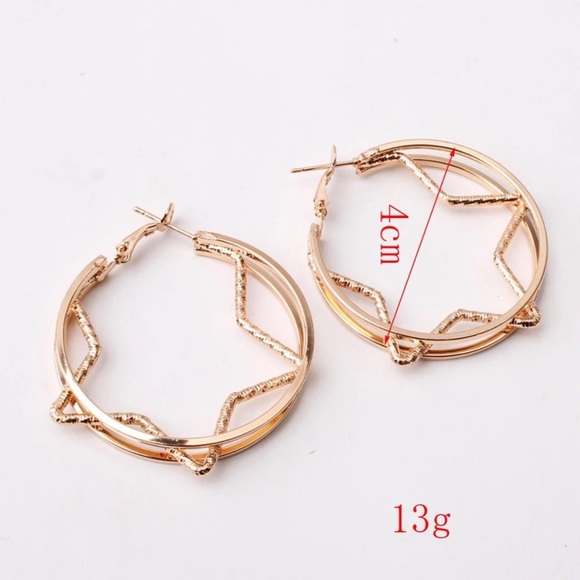 ❄️Trendy Golden Earrings Hoops With A Star - Picture 3 of 5